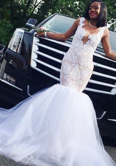 Mermaid Wedding Dress - Deep V-Neck Court Train Champagne Tulle Appliques