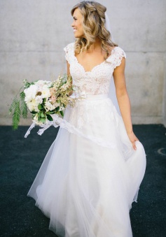 A-Line V-Neck Cap Sleeves Tulle Wedding Dress with Lace