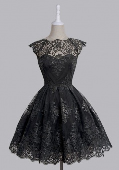 A-Line Scalloped-Edge Cap Sleeves Black Tulle Prom Dress with Appliques