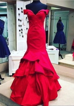 Elegant Mermaid Red Off-shoulder Long  Stain Red Prom/Evening Dress With Ruffles