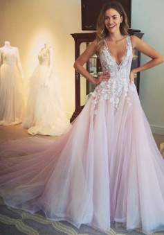 Glamorous V-neck Sleeveless Sweep Train Lilac Prom Dress with Appliques