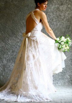 Gorgeous A-line Halter Neck Backless Bow Lace Wedding Dress with Court Train