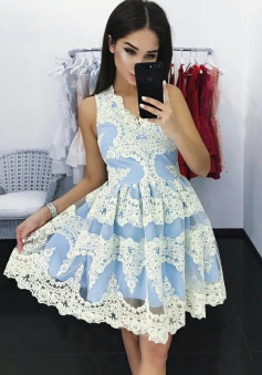 A-Line V-Neck Short Blue Tulle Homecoming Dress with Appliques