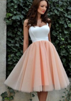 Nectarean Sweetheart Knee-Length Sleeveless Champagne Homecoming Dress