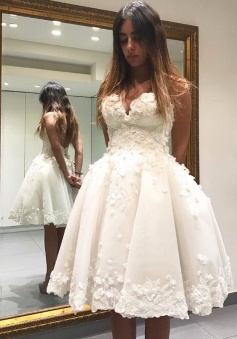 Ball Gown Sweetheart Short Ivory Tulle Homecoming Dress with Appliques