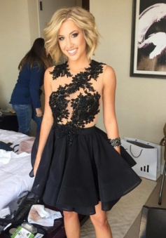 A-line Scoop Chiffon Black Backless Short Homecoming/Cocktail Dress with Appliques