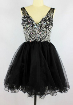 Sexy V-neck Short Tulle Black Seevelesss Backless Homecoming Dress with Beading