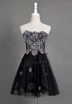 Dramatic Sweetheart Short Black Dress for Homecoming with Beading