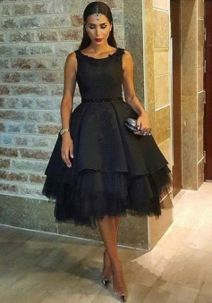 Generous Open Back Knee-Length Black Homecoming Dress with Appliques Beading