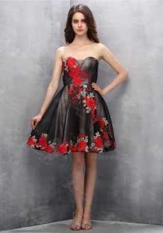 Stunning Sweetheart Short Black Homecoming Dress with Flower Appliques
