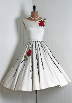 Stylish Scoop Sleeveless Mid-Calf White Homecoming Dress with Embroidery Sash