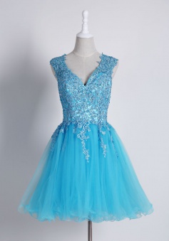 Exquisite V-neck Sleeveless Short Homecoming Dress with Appliques Beading Backless