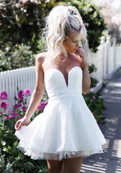 A-Line Sweetheart Sleeveless Short White Lace Homecoming Dress