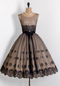 A-Line Scoop Tea-Length Sleeveless Black Lace Homecoming Dress with Appliques