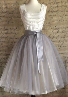 A-Line Scoop Knee-Length Sleeveless Grey Tulle Homecoming Dress with Belt