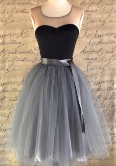 A-Line Scoop Knee-Length Grey Tulle Homecoming Dress with Belt