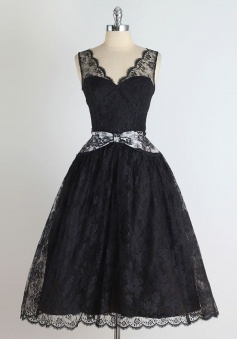 A-Line V-Neck Knee-Length Sleeveless Black Lace Homecoming Dress with Bowknot