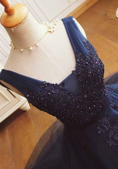 A-Line V-Neck Short Dark Blue Tulle Homecoming Dress with Beading Appliques