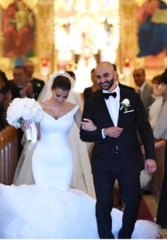 Gorgeous Mermaid V-Neck White Tulle Wedding Dress