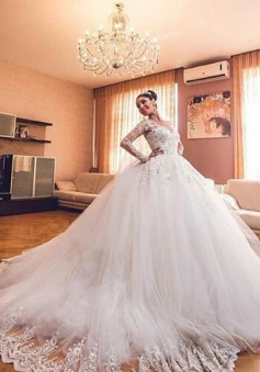 Luxurious Long Sleeves Ball Gown Wedding Dresses Lace Appliques Tulle Wedding Gowns 2018 BA3182