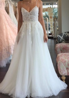 A-line Romantic Tulle Lace Sleeveless Spaghetti-Strap Wedding Dress