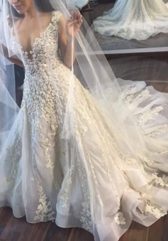 Princess Sleeveless Appliques Gorgeous Lace Wedding Dress