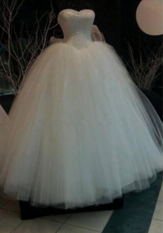 Pearls Ball-Gown Sweetheart-Neck Sleeveless Wedding Dresses