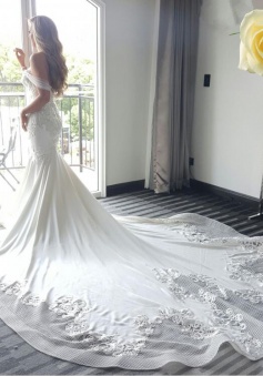 Delicate Lace-Appliques Mermaid Off-the-shoulder Train Wedding Dress 2018