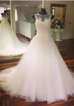 Elegant A-Line Lace Applique Wedding Dress Sleeveless Tulle Sweep Train Bridal Gowns