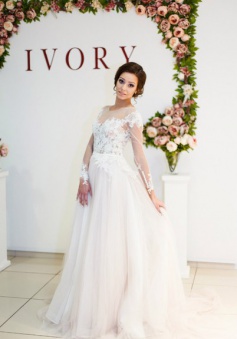 A-Line Long Sleeve Lace Applique Bridal Gowns Elegant Tulle Long Wedding Dresses BA5209