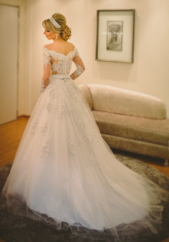 Long Sleeve Off-the-shoulder Wedding Dress 2018 Lace Tulle Bridal Gowns with Pearls