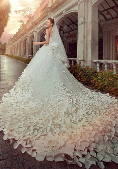 Gorgeous Sweetheart Crystal Wedding Dress Cathedral Train Flowers 2018 Bridal Gown
