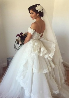 Off-the-shoulder Wedding Dress Puffy Tulle Ball Gown Bridal Dress with Lace