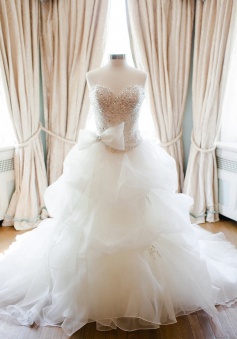 New Arrival Sweetheart Bowknot Wedding Dress with Beadings Organza Court Train Plus Size Bridal Gown