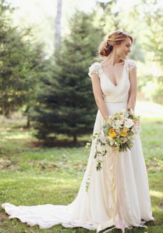 New Arrival Deep V-Neck Chiffon Bridal Gown A-Line Short Sleeve Ruffles Flower Wedding Dress 