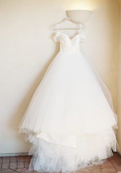 Latest Off Shoulder Tulle Ball Gown Wedding Dress Elegant Ruffles Court Train Princess Dress