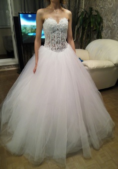 White A-Line Sweetheart Tulle Bridal Gown with Beadings Lace-Up Crystal Plus Size Wedding Dress