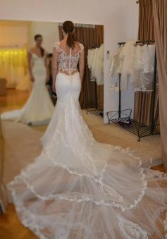 Beautiful White V-Neck Court Train Bridal Gown Sexy Mermaid Tulle Lace Wedding Dress