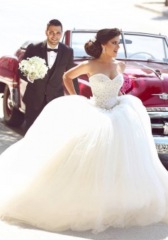 Beautiful White Sweetheart Beading Long Wedding Dress Crystal Tulle Plus Size Bridal Gowns