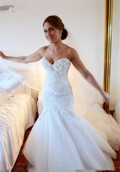 Gorgeous White Lace Church Wedding Dress Sweetheart Long Train Luxurious Bridal Dress