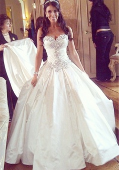 Sweetheart Ball Gown Plus Size Wedding Dresses Crystals Beads Chapel Train Princess Wedding Gowns BO9568