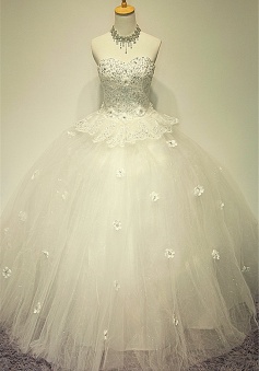 White Sweetheart Crystal Ball Gown Wedding Dress Applique Elegant Sexy Lace-up Tulle Bridal Gown