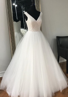 Beauty White V Neck Beaded Tulle Princess Wedding Dress