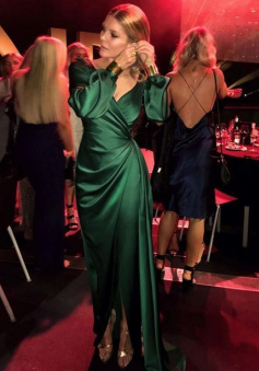 Elegant Green V Neck Split Prom Dress With Long Sleeves