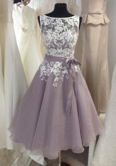 Classic A-line Short Bridesmaid Dress with White Lace Appliques