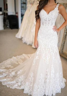 Charming Trumpet/Mermaid Ivory Lace Applique Sleeveless Prom Dresses