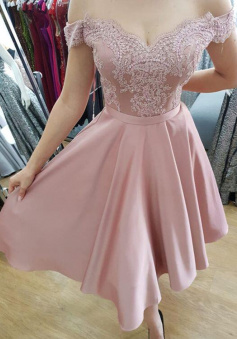 Off The Shoulder Lace V-neck Short Prom Dresses