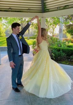 Charming yellow lace tulle prom dresss with appliques