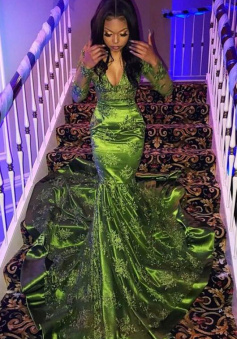Sexy V-neck Mermaid Long Sleeve Lace Green Prom Dresses for Juniors