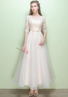 Champagne Tulle Round Neckline Bridesmaid Dresses With Lace Applique